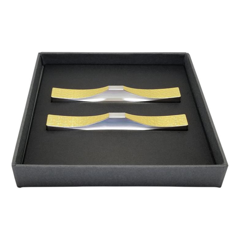 H153(菊・芍薬)　ＩＴＡＤＡＫＩ カトラリーレスト 箸置き 花文様 ２個セット／ステンレス（金箔）【3.花文様（菊・芍薬）】