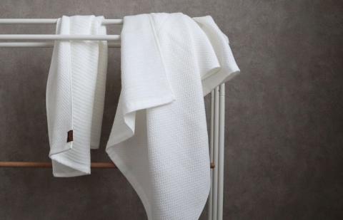 【ソフトハニカム】プレミアムタオル10枚セット（ホワイト）+ソフトハニカム織ハーフハンカチ1枚 G1969