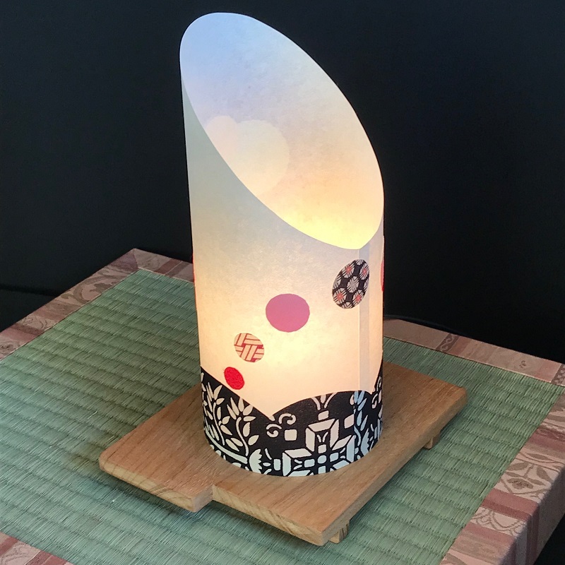 ふるさと納税 泉佐野市 正絹着物生地で作ったおしゃれな行灯 花三様 あんどん あかり 夢あかり 099H821 正絹着物生地で作ったおしゃれな行灯 おしゃれ玉 あんどん あかり 夢