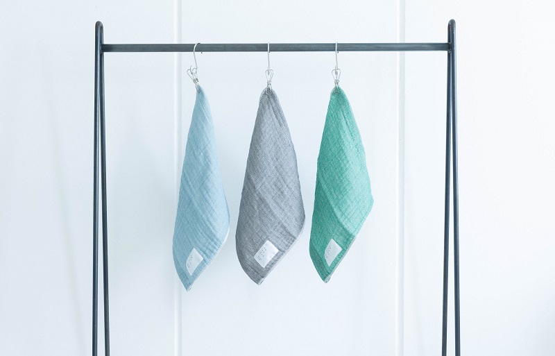 抗菌・防臭のナチュラルな特殊織ガーゼのハンドタオル 3枚 グリーン グレー スモークブルー【泉州タオル 国産 吸水 普段使い シンプル 日用品】 099H1795