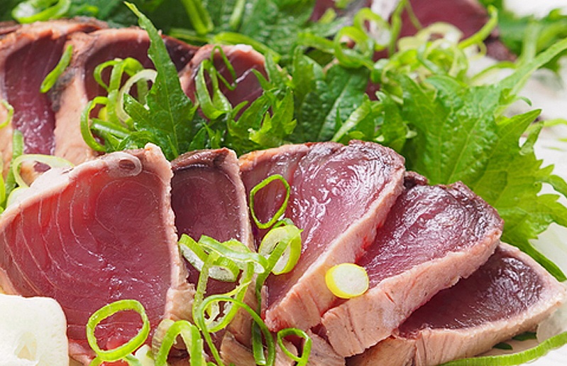 カツオたたき 1.0kg 初鰹 訳あり サイズ不揃い（3～6節）特製タレ付 kgp0028