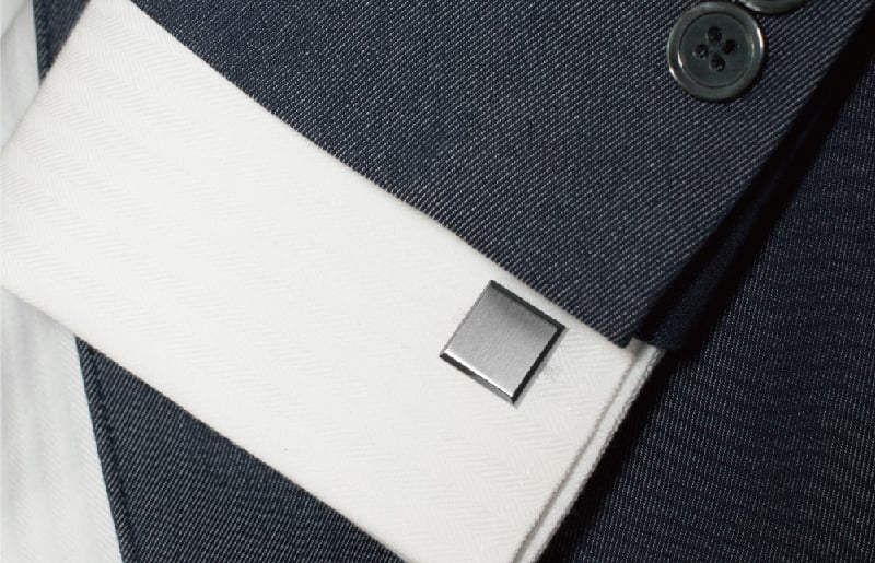 【スピード発送】４面カットカフス ブラックシルバー G3122