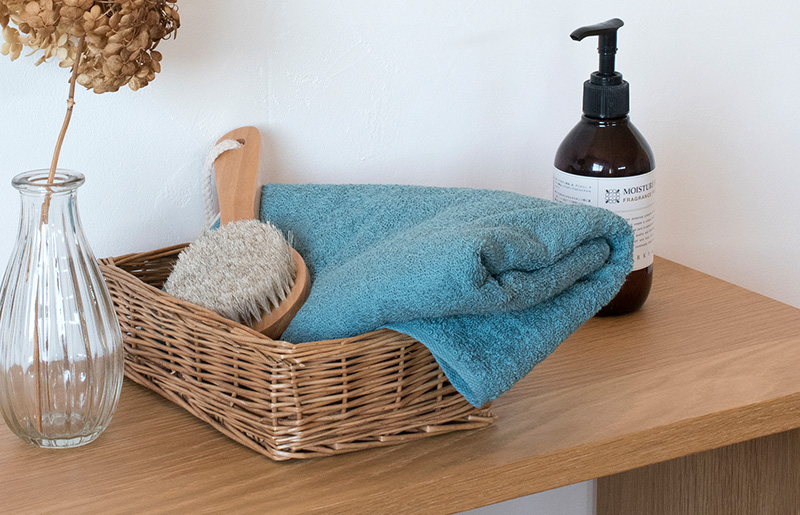 【お試し】ファミーユ ミニバスタオル 1枚（セルリアンブルー）【フェイスタオル 以上 バスタオル 未満 泉州タオル 吸水 普段使い シンプル 日用品 たおる スピード発送】 W096