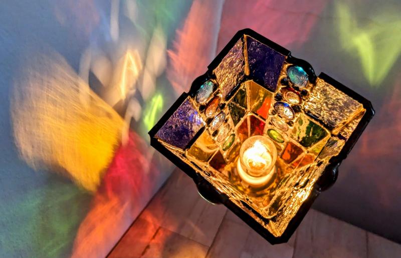 ステンドグラス・ランプ「おやすみライト（カラフルスクエア）」 099H2914