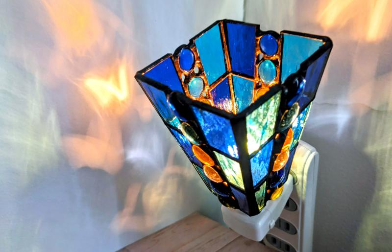 ステンドグラス・ランプ「おやすみライト（ブルースクエア）」 099H2915