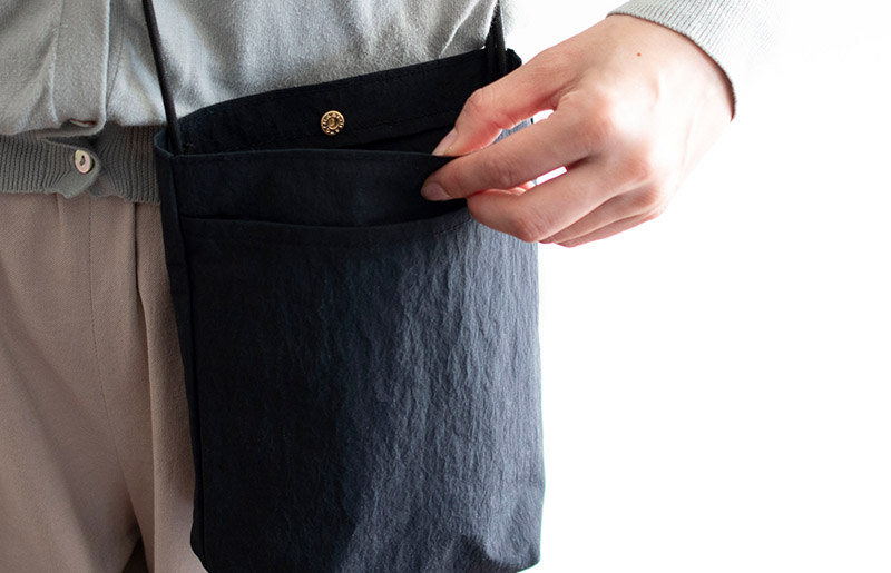 ミニショルダーバッグ KONBU(R)【ブラック 撥水素材 ナイロン生地 日本製 軽量 ファッション】 G2848