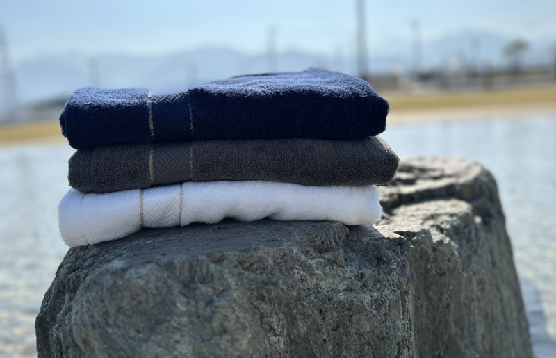 【圧倒的企業努力】THE PREMIUM TOWEL４枚セットフェイスタオル／厚手泉州タオル（ネイビー）【泉州タオル 国産 吸水 普段使い シンプル 日用品】 015B183-1