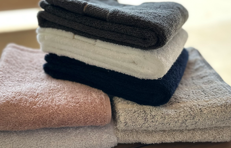 【オーガニックギフトタオル／かすみシリーズ】フェイスタオル２枚ギフトセット（グレー）【泉州タオル 国産 吸水 普段使い シンプル 日用品】 099H1371