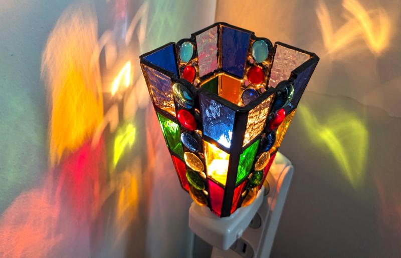 ステンドグラス・ランプ「おやすみライト（カラフルスクエア）」 099H2914