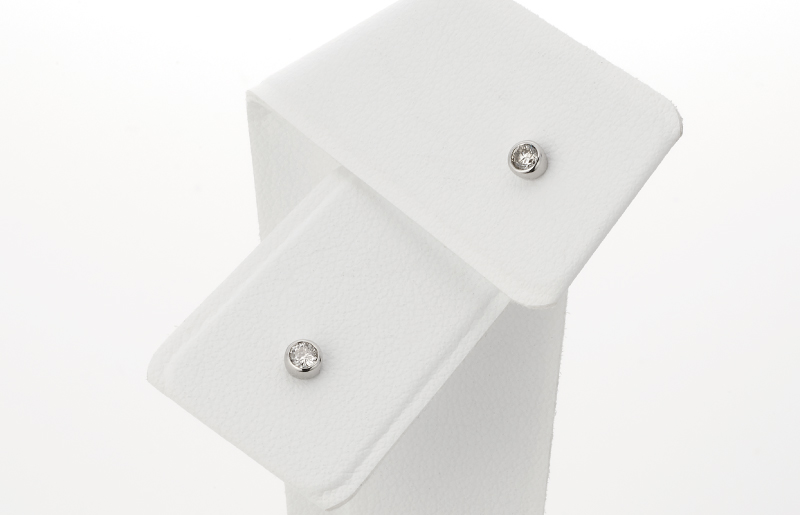 ARC-EN-CIEL プラチナ ダイヤ ピアス（計0.16ct）【鑑別書付き ジュエリー プレゼント ギフト ファッション アクセサリー 贈り物 贈答 お祝い 記念日】 J011-4