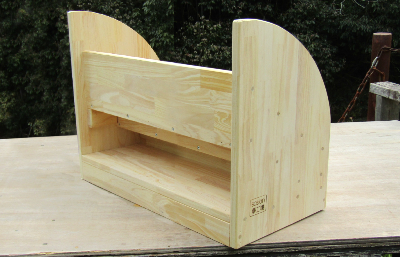 手作り木製 床にすわって取り出せる 絵本棚 幅60cm 099H3552