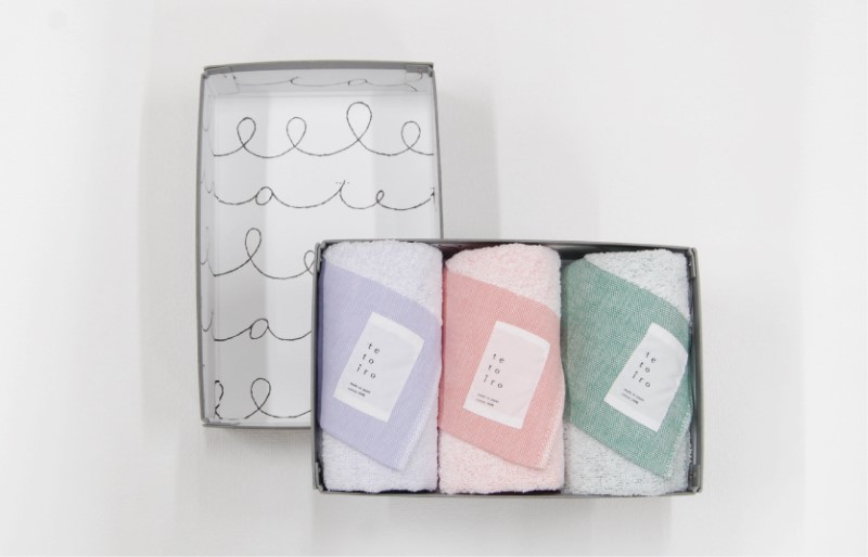 銀の糸と雪音加工 フェイスタオル 3枚 A5サイズの収納箱入り 【泉州タオル 国産 吸水 普段使い シンプル 日用品】 015B350