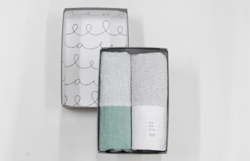 銀の糸と雪音加工 スリムバスタオル 2枚 A5サイズの収納箱入り 【泉州タオル 国産 吸水 普段使い シンプル 日用品】 015B351