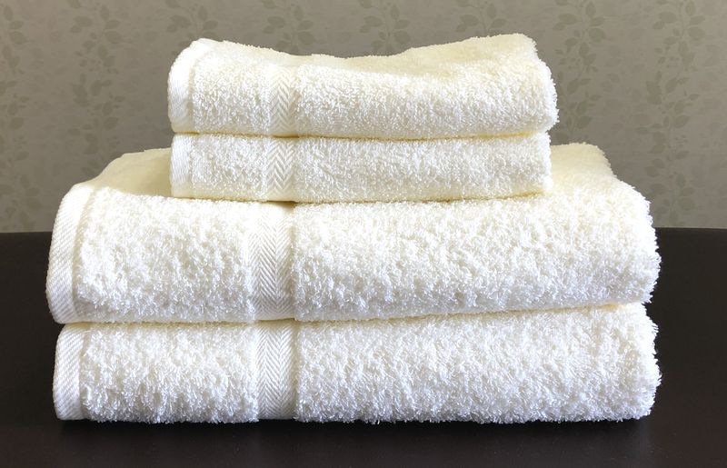 泉州タオルＪＯＹバス＆フェイス４枚セット（スノーホワイト）【泉州タオル 国産 吸水 普段使い 無地 シンプル 日用品 家族 ファミリー】 099H3647