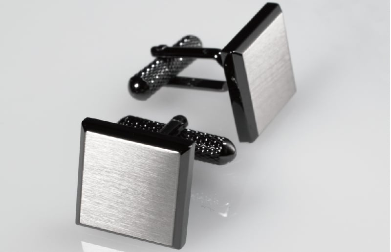 【スピード発送】４面カットカフス ブラックシルバー G3122