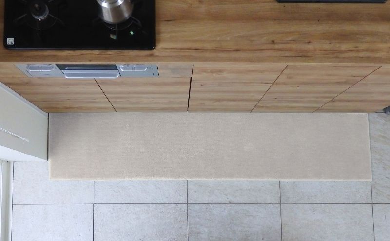 北欧風キッチンマット ラグマットタイプ 45×150cm ノーマル型 アッシュベージュ 抗菌防臭 SEK 織人しきもの屋工房 diw0029