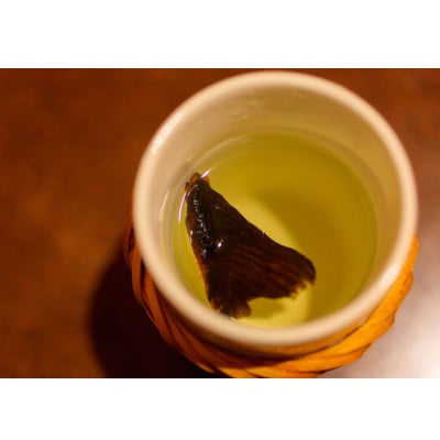 [河内とらふぐ]活き締めとらふぐ鍋用切身・乾燥ひれセット(冷蔵品)【配送不可エリア注意】【配送不可地域：離島・北海道・沖縄県・東北・関東・九州】