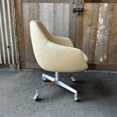 Cosmic Chair(コスミックチェア)キャスター脚 ランド アイボリー【SWOF】