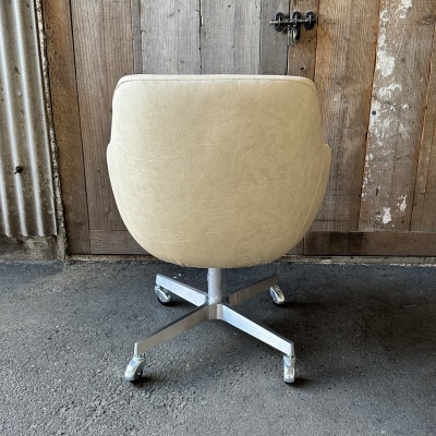 Cosmic Chair(コスミックチェア)キャスター脚 ランド アイボリー【SWOF】