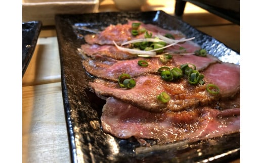 [訳あり] 絶品！近江牛モモローストビーフ不揃い900g以上(約300g×3個)[鮮度を保つCAS冷凍]｜味付け肉 加工品 お惣菜 おかず おつまみ 冷凍 簡単調理 小分け キャンプ パーティー 宅のみ 宅飲み [0582]