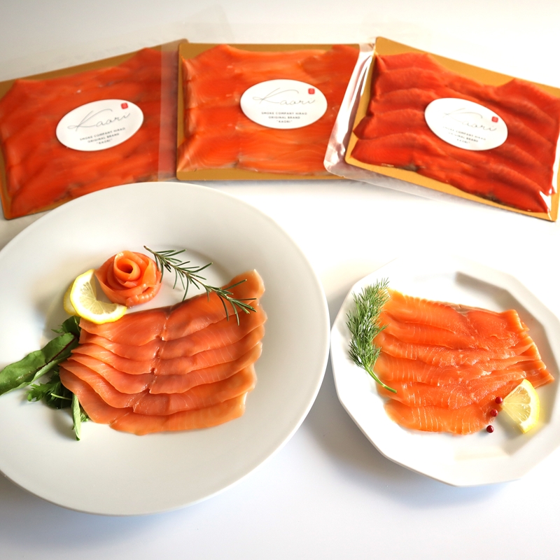 《スモークサーモン3種セット》計240g (紅鮭･トラウト･アトラン 各80g)【Kaori-薫】｜株式会社ヒラオ 燻製 スモーク サーモン 鮭 ふるさと パック 魚介 小分け 冷凍 おつまみ スライス [1152]
