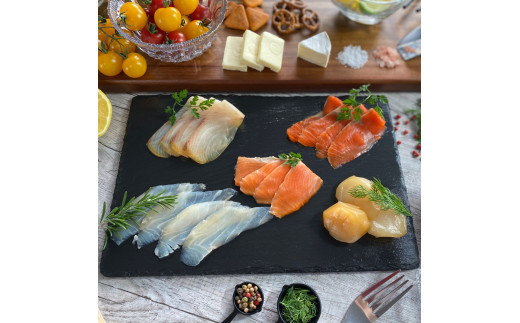 Kaoriのスモーク(魚介13種+チーズ)【Kaori-熏】燻製マイスターの技と味 海鮮おつまみ｜サーモン 紅鮭 かんぱち 真鯛 帆立 うなぎ カジキ さば 真つぶ貝 ムール貝 明太子 海老 エビ えび 海鮮 燻製チーズ スモークチーズ 詰合せ 食べ比べ おつまみ おかず 小分け くんせい 燻製 ギフト 贈答 贈り物 プレゼント [0477]