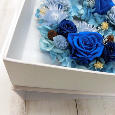クロス調マグネットBOXリースアレンジ (ブルー)｜プリザーブドリース [0512]