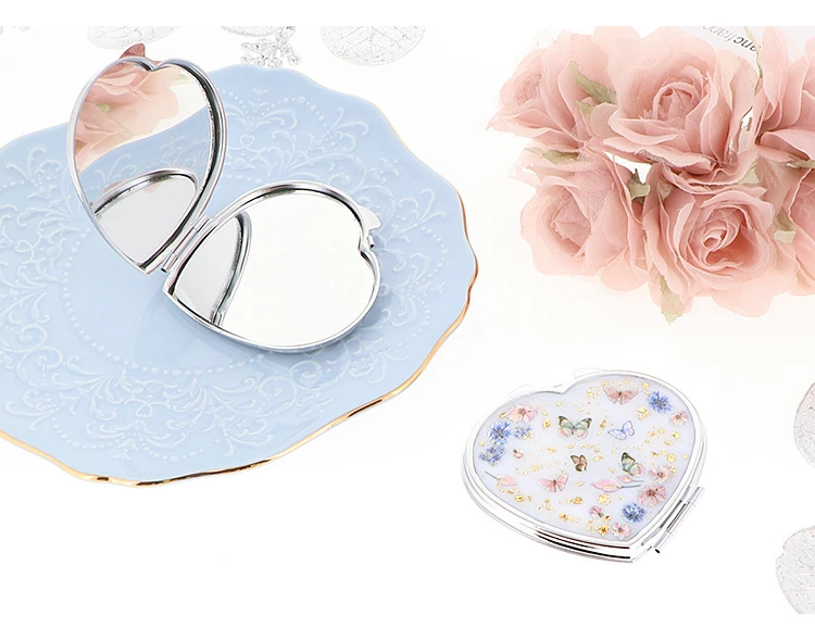 きらめくコンパクトミラー ホログラムの蝶と金箔の相性抜群【グローバタフライ／compact-16】｜コンパクトミラー ミラー ミニ鏡 手鏡 拡大鏡 携帯 おしゃれ かわいい 丸 オシャレ 手作り ギフト プレゼント コンパクト 上品 蝶 バタフライ ハート [1077]