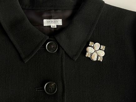 淡水パールとスワロフスキー®クリスタルのスクエアブローチ（シルバー）