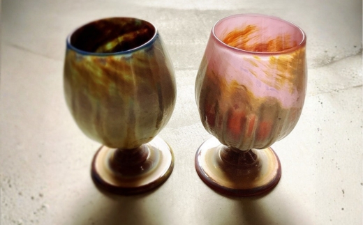 ペアグラス砂漠のチューリップ-ピンク＆ブルー　桃と青 グラス タンブラー 手作り オリジナル 吹きガラス こだわりの逸品 ギフト プレゼント 自分用 人気 おすすめ