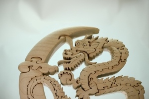 三日月龍の木製パズル 干支 木製パズル 置物 プレゼント 玄関 開運 縁起物 四季の飾り 送料無料 積み木 積木 つみき 木のおもちゃ 動物つみき バランス ごっこ遊び おもちゃ 木製玩具 知育玩具 男の子 女の子 子供 子ども 国産 安心 安全 出産祝い お祝い 贈り物 日本製 無塗装 ナチュラル 職人 手作り ギフト