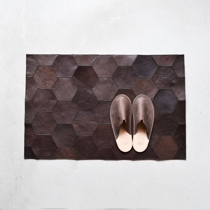 Teha’amana Mat honeycomb Smoke テハマナ 玄関マット ベーシック キャメル 革 皮 雑貨 おしゃれ レザー 本革 こだわりの逸品 地域特産品 ギフト 自分用 人気 おすすめ キャメル