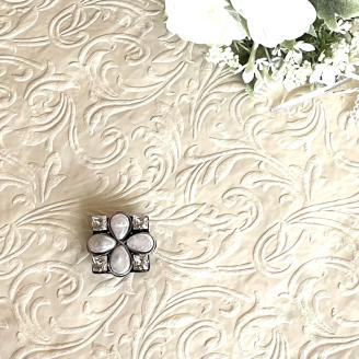 淡水パールとスワロフスキー®クリスタルのスクエアブローチ（シルバー）