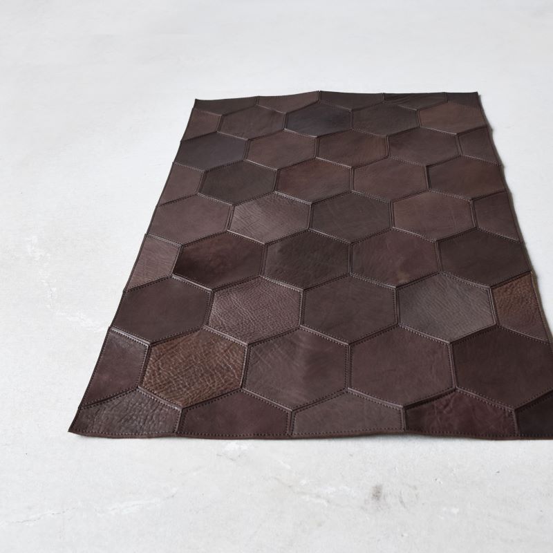Teha’amana Mat honeycomb Smoke テハマナ 玄関マット ベーシック キャメル 革 皮 雑貨 おしゃれ レザー 本革 こだわりの逸品 地域特産品 ギフト 自分用 人気 おすすめ キャメル
