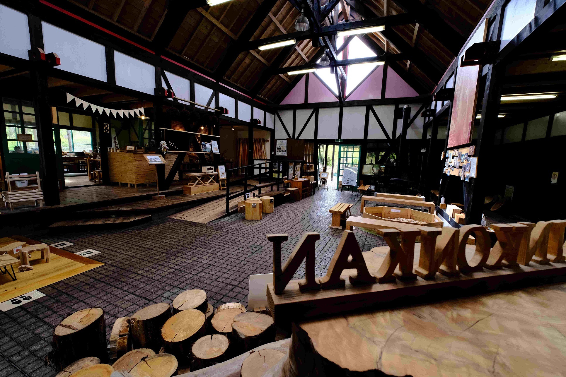 おおさか河内材使用 ミニ杉玉模型キット｜酒造通りの風情をご自宅に 飾れる酒林クラフトキット 杉玉模型 インテリア 工作キット 手作り体験 日本の伝統文化を感じる 置物 和モダン雑貨 模型キット