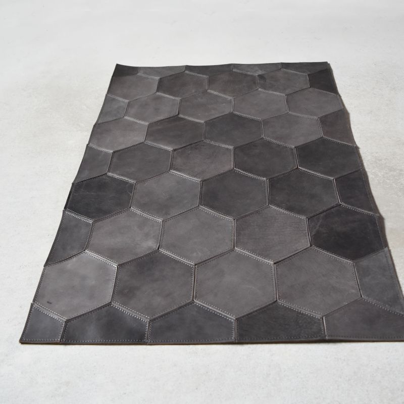 Teha’amana Mat honeycomb Smoke テハマナ 玄関マット スモーク ブラック 革 皮 雑貨 おしゃれ レザー 本革 こだわりの逸品 地域特産品 ギフト 自分用 人気 おすすめ ブラック