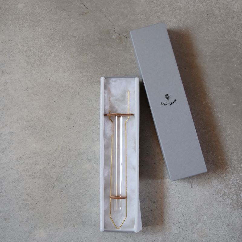 Teha’amana Bud vase テハマナ 一輪挿し ナチュラル 革 皮 雑貨 おしゃれ レザー 本革 こだわりの逸品 地域特産品 ギフト 自分用 人気 おすすめ ナチュラル