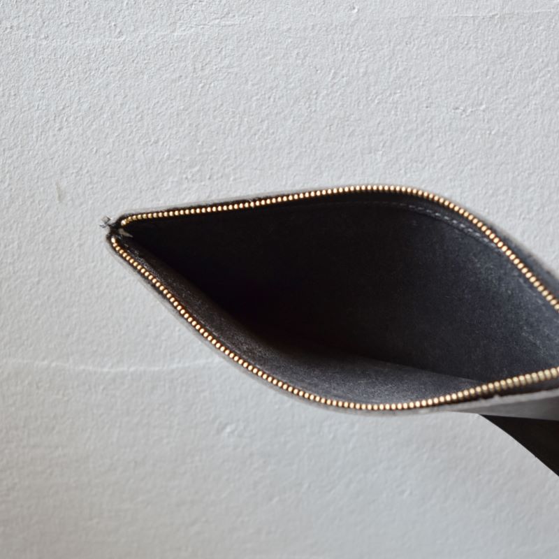 Teha’amana Square pouch L テハマナ スクエアポーチ L スモーク ブラック 革 皮 雑貨 おしゃれ レザー 本革 こだわりの逸品 地域特産品 ギフト 自分用 人気 おすすめ スモーク ブラック Lサイズ