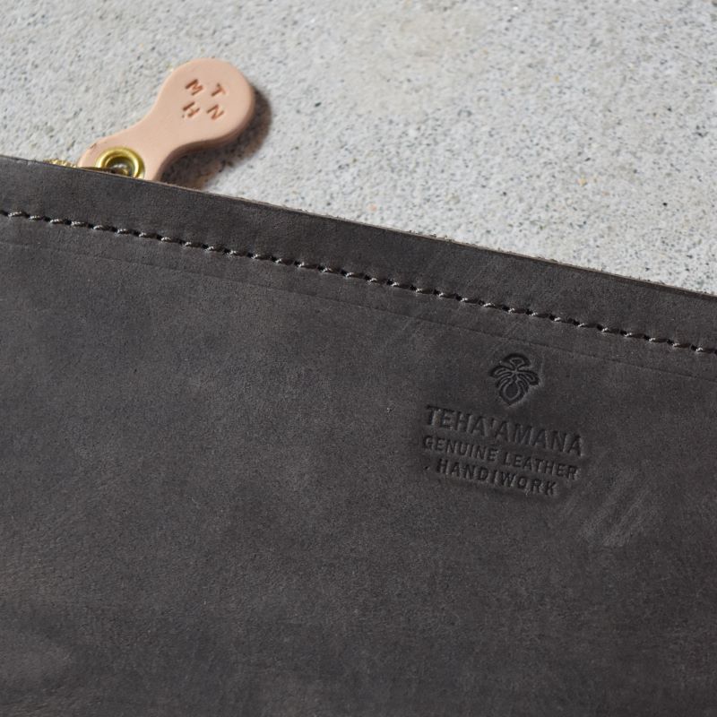 Teha’amana Square pencase Smoke テハマナ スクエアペンケース　スモーク グレー 革 皮 雑貨 おしゃれ レザー 本革 こだわりの逸品 地域特産品 ギフト 自分用 人気 おすすめ スモーク グレー