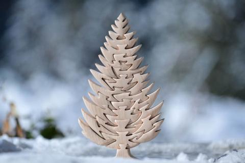 モミの木の木製パズル　Ｌサイズ　ヒノキ  無塗装 プレゼント クリスマスプレゼント 木製パズル 置物 かわいい 人気 高級 手作り 木のおもちゃ 木育 玩具 雑貨 積み木 送料無料 積木 つみき 木のおもちゃ 動物つみき バランス ごっこ遊び おもちゃ 木製玩具 知育玩具 男の子 女の子 子供 子ども 国産 安心 安全 出産祝い お祝い 贈り物 日本製 無塗装 ナチュラル 職人 手作り