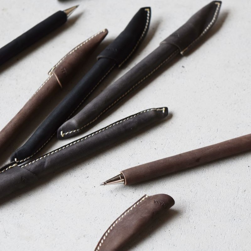 Teha’amana Pen Smoke テハマナ ペン スモーク グレー  革 皮 雑貨 おしゃれ レザー 本革 こだわりの逸品 地域特産品 ギフト 自分用 人気 おすすめ スモーク グレー 