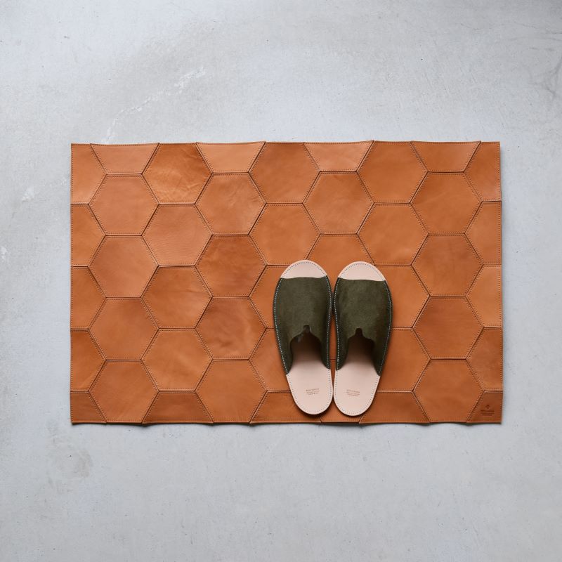 Teha’amana Mat honeycomb Smoke テハマナ 玄関マット ベーシック キャメル 革 皮 雑貨 おしゃれ レザー 本革 こだわりの逸品 地域特産品 ギフト 自分用 人気 おすすめ キャメル