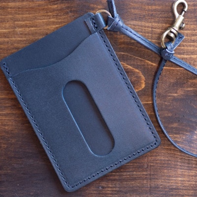 【本革 パスケース】ICカード 社員証 両面 2枚収納 ストラップ付き【apo-08hn-NV】