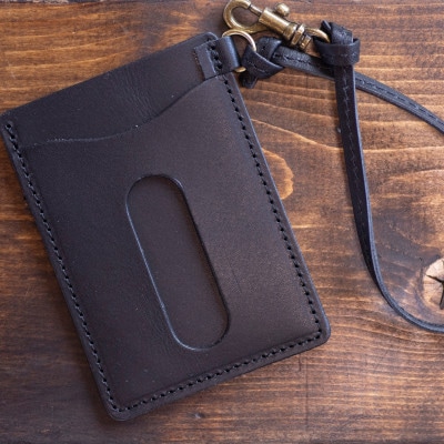 【本革 パスケース】ICカード 社員証 両面 2枚収納 ストラップ付き【apo-08hn-BK】