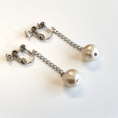 コットンパールイヤリング・チェーンタイプ(10mm・アイボリー)