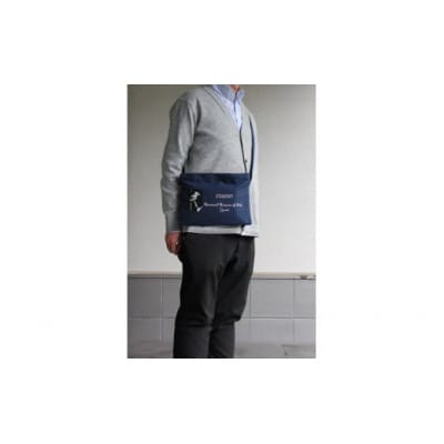 和泉市久保惣記念美術館オリジナルサコッシュ(枯木鳴鵙図(モズ))