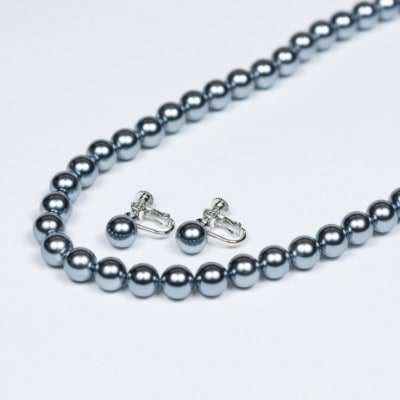 《いずみパール》貝パール8mmネックレス・イヤリング2点セット(ガンメタル)簡易箱付(AN163)【配送不可地域：沖縄県】