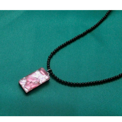 ベネチアンガラス使いのブラックオニキスネックレス〈桜〉【配送不可地域：沖縄県】