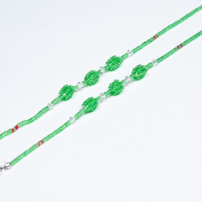 いずみガラスを使用したハンドメイドのメガネチェーン(緑色)AN166