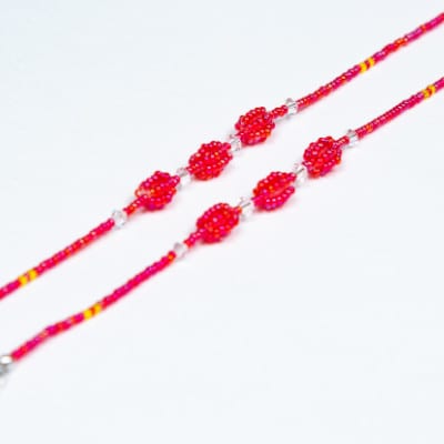 いずみガラスを使用したハンドメイドのメガネチェーン(赤色)AN168